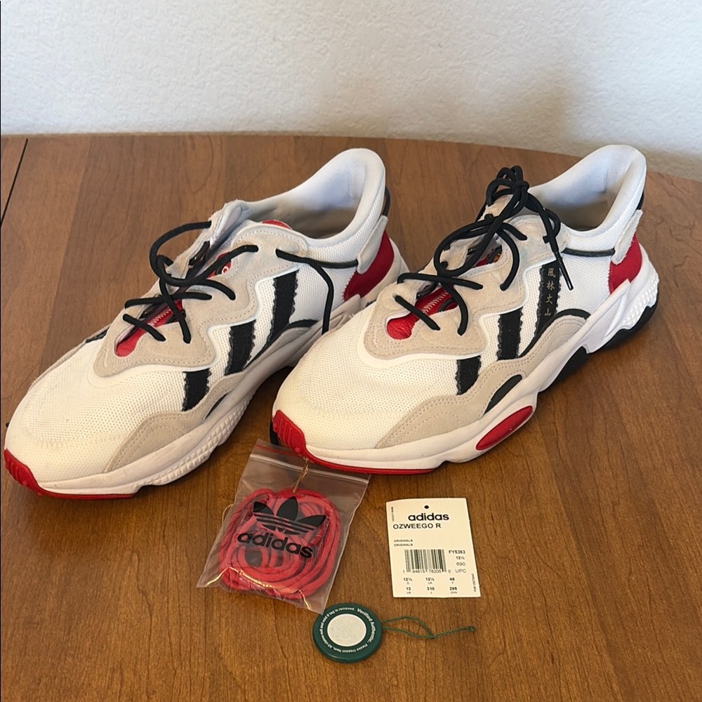 BAIT Street Fighter x Adidas Consortium Men Ozweego White- Core Black- Scarlet - Picture 6 of 6